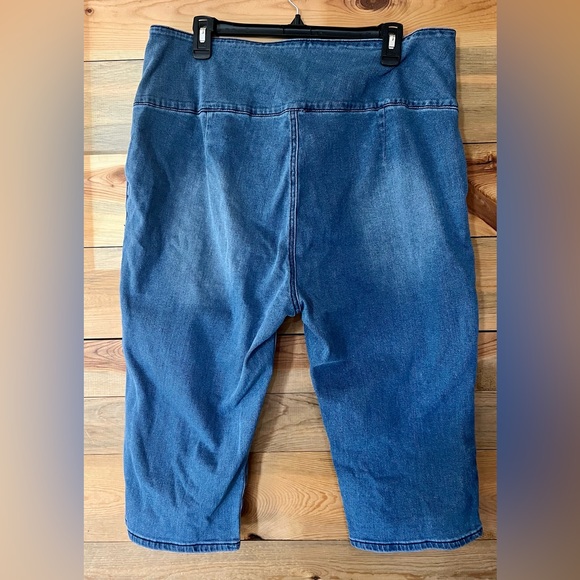 NWOT Shein Jean Capri with zipper side 3xl - Picture 3 of 4